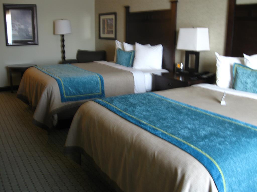 Little Missouri Inn & Suites New Town Room photo
