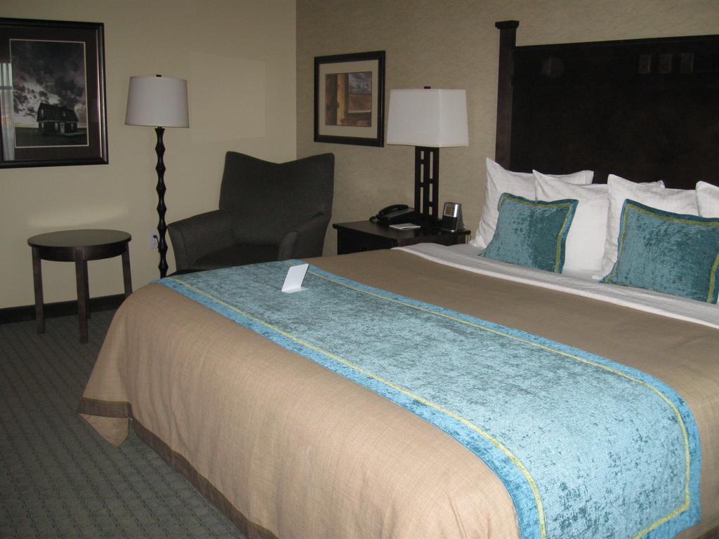 Little Missouri Inn & Suites New Town Room photo