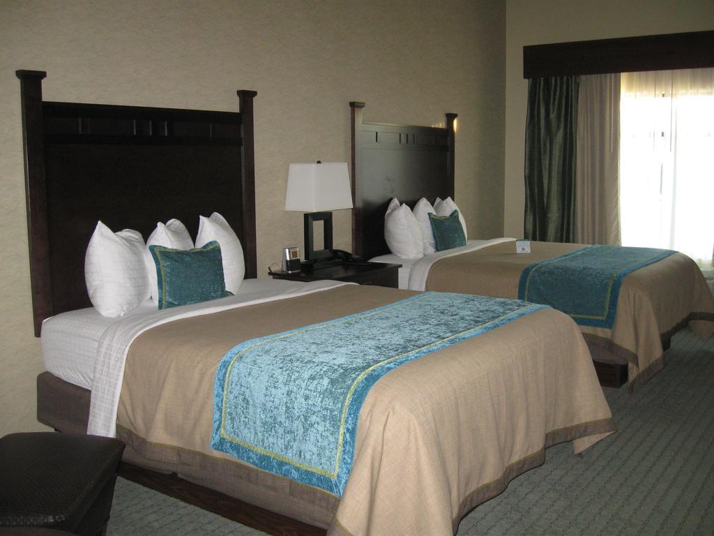 Little Missouri Inn & Suites New Town Room photo