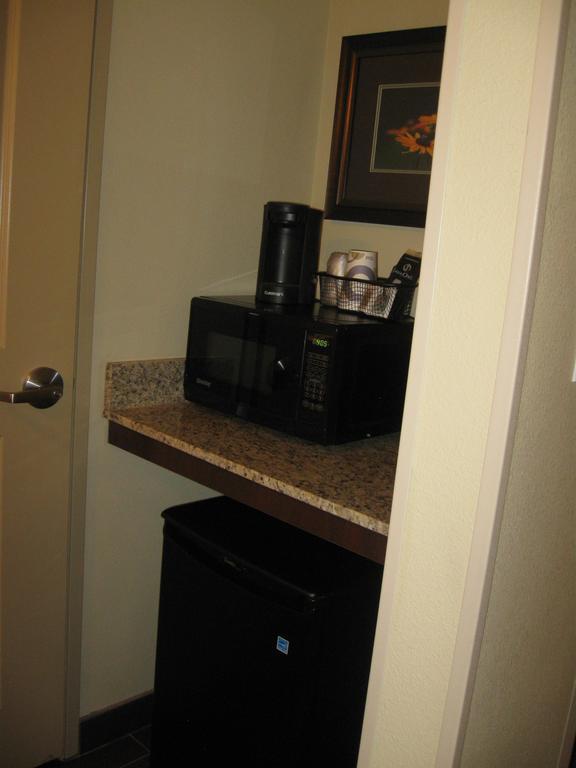 Little Missouri Inn & Suites New Town Room photo