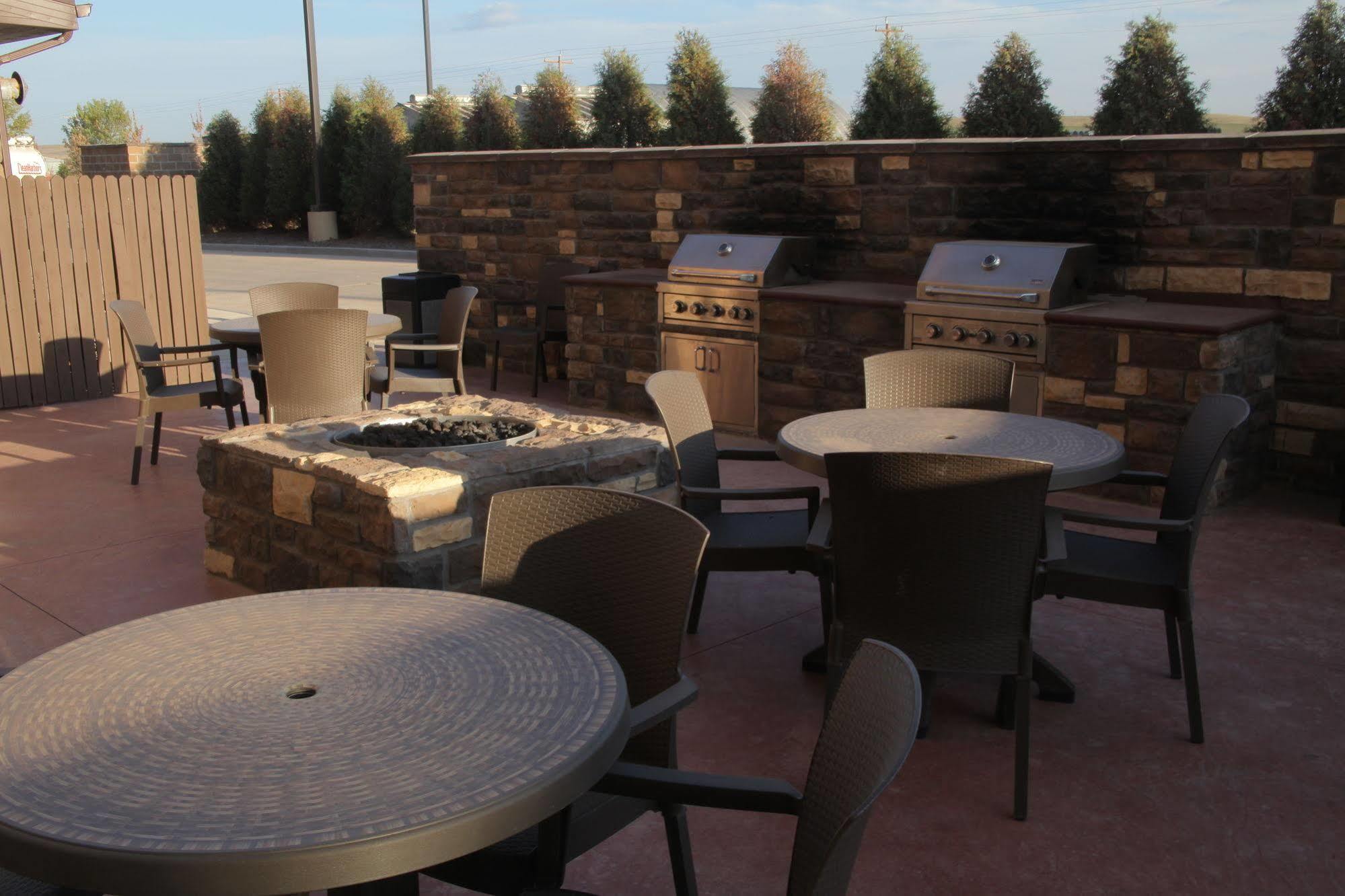 Little Missouri Inn & Suites New Town Exterior photo